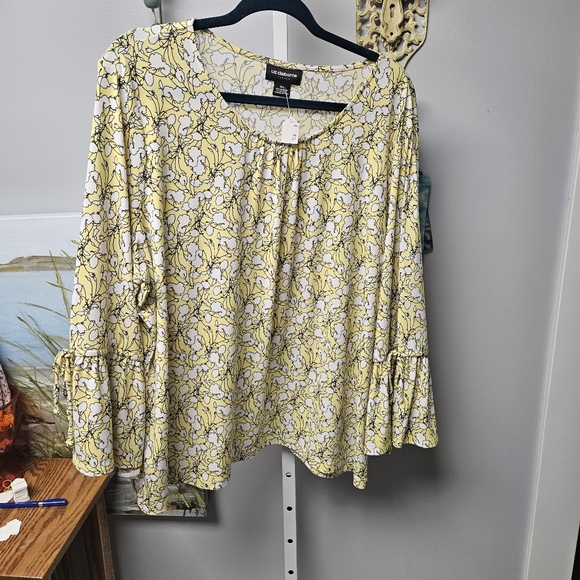 Liz Claiborne Tops - Liz Claiborne pale yellow floral top size xxl
